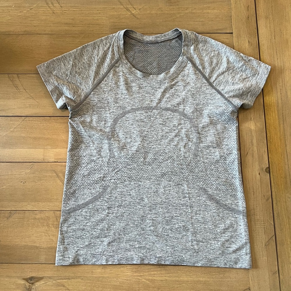 Lululemon Swiftly Tech Short Sleeve 2.0 *Race Length 6